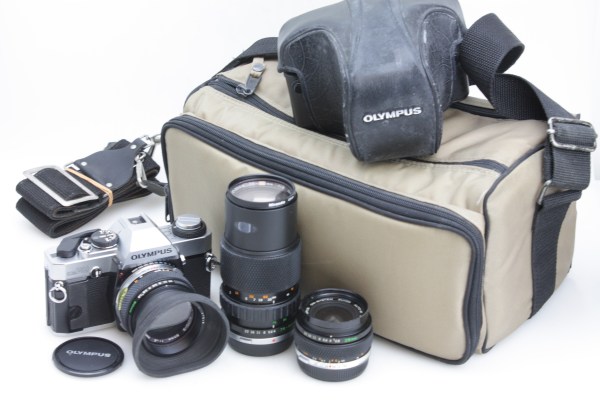 Olympus OM20 35mm film SLR 28/2.8, 50/1.8 & 75-150mm lenses. Case + Instructions