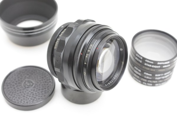 M42 Jupiter-9 85mm f/2 Portrait Lens, Caps, hood & 7 filters 42mm
