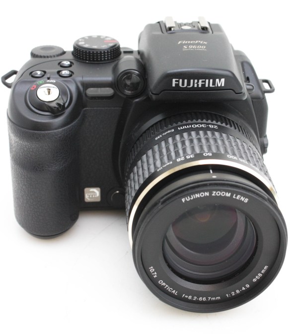 Fuji Fujifilm Finepix S9600 8MP Bridge Camera, 28-300mm (Equiv) Zoom Lens
