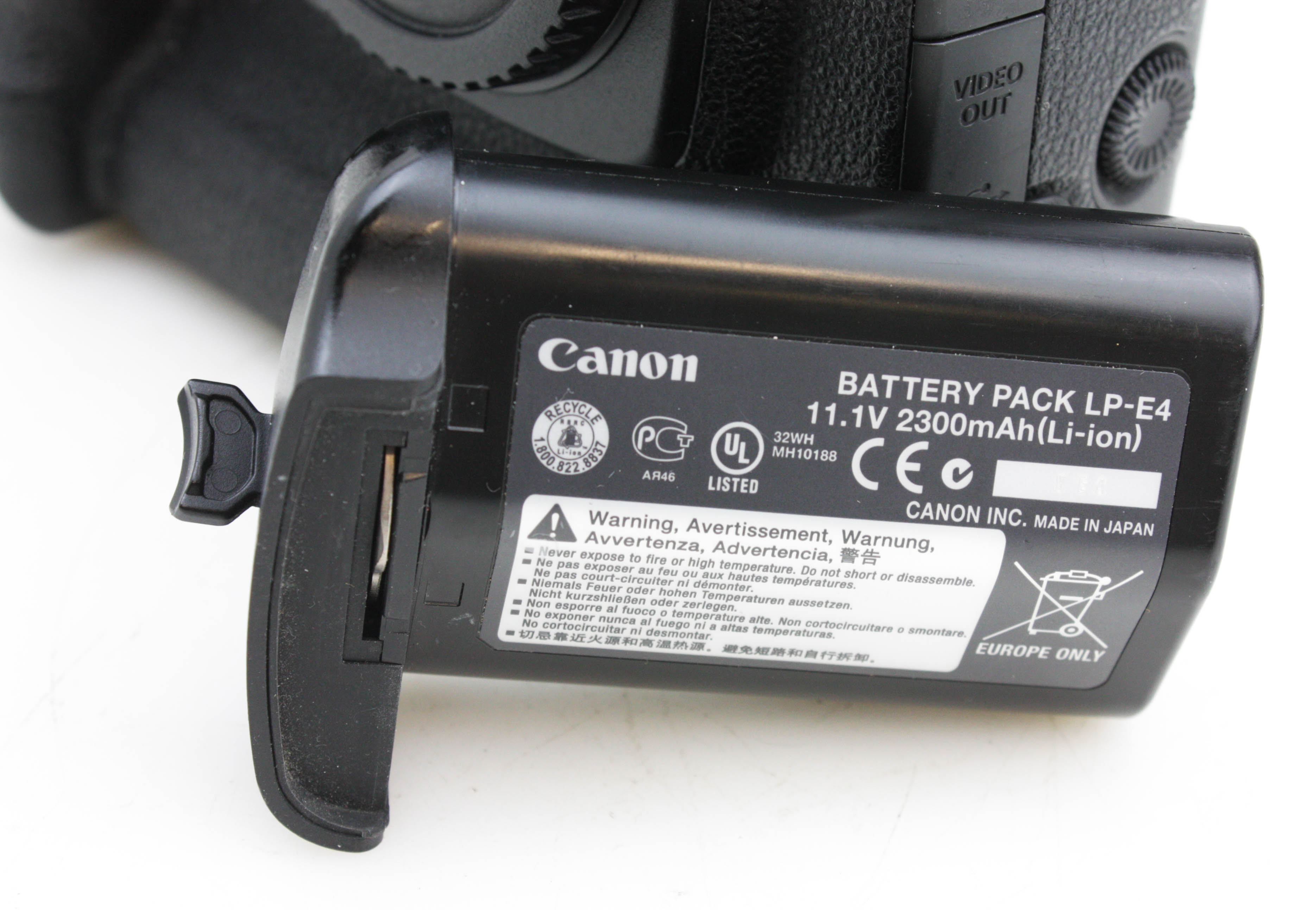 Canon EOS-1D MK III Professional Full Frame Digital Camera - Body Only - Image 8