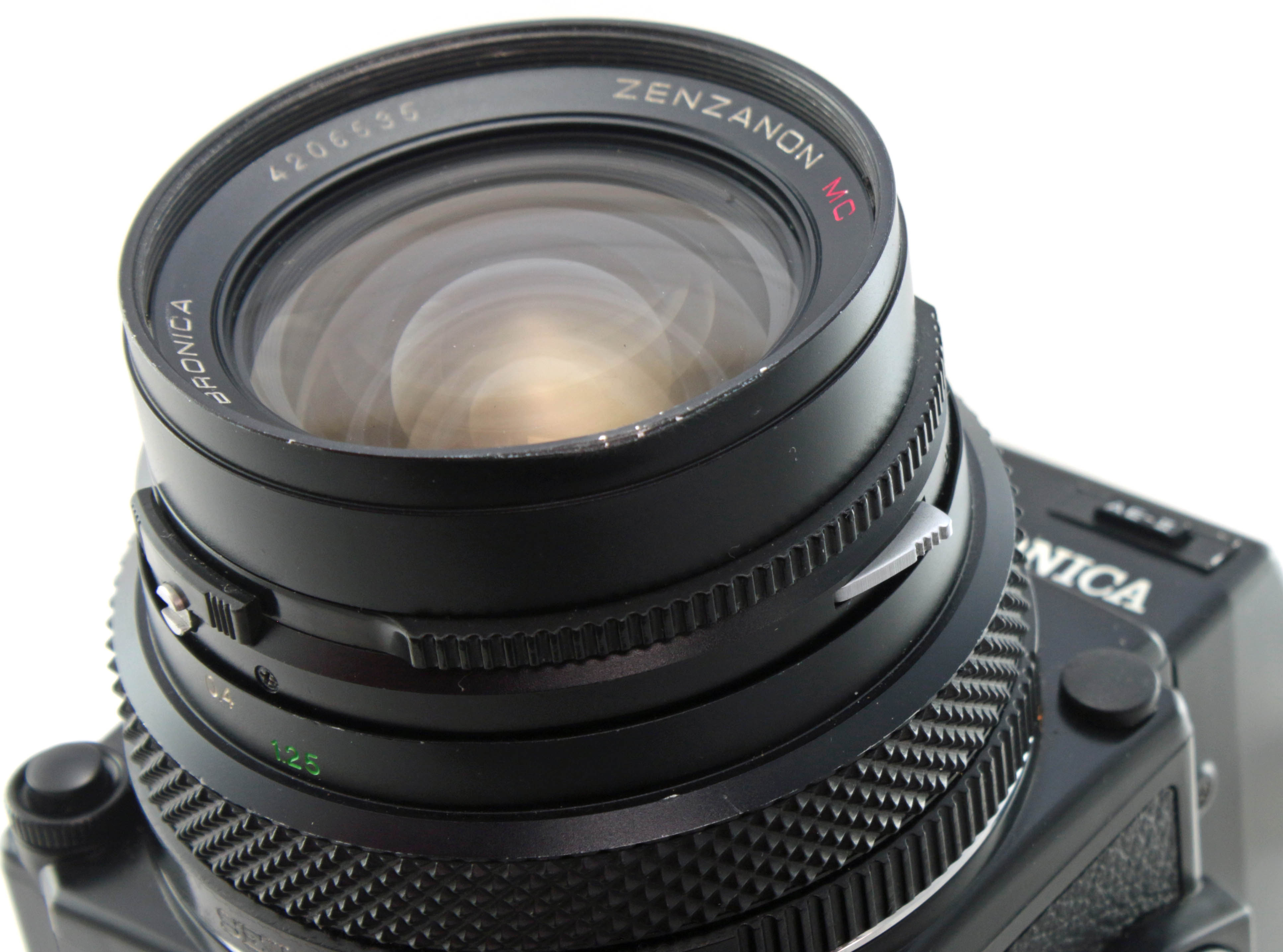 Bronica ETRSi 6x4.5 Medium Format Camera w/ AEII Prism finder + Zenzanon 40mm f4 Wide Angle Lens - Image 10