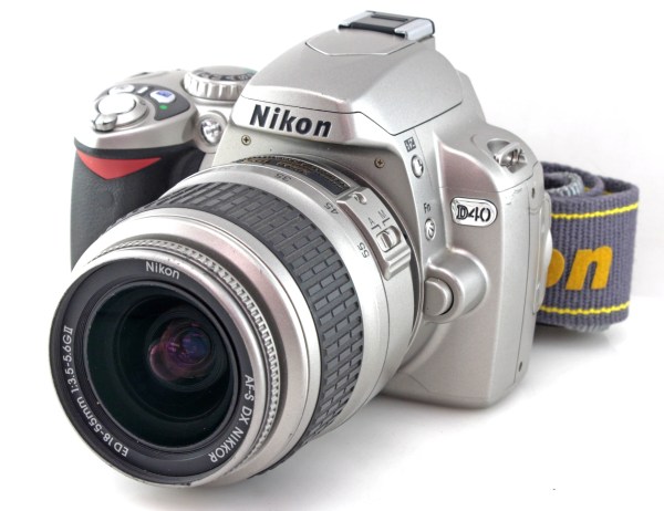 Nikon D40 DSLR Camera with AF 18-55mm AF-S DX G II ED Zoom Lens
