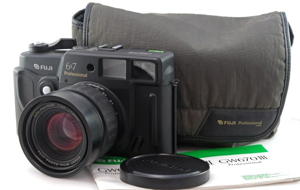 Fujifilm GW670 III 120 6x7 Rangefinder w/ Fujinon EBC 90mm f3.5 w/ case & manual