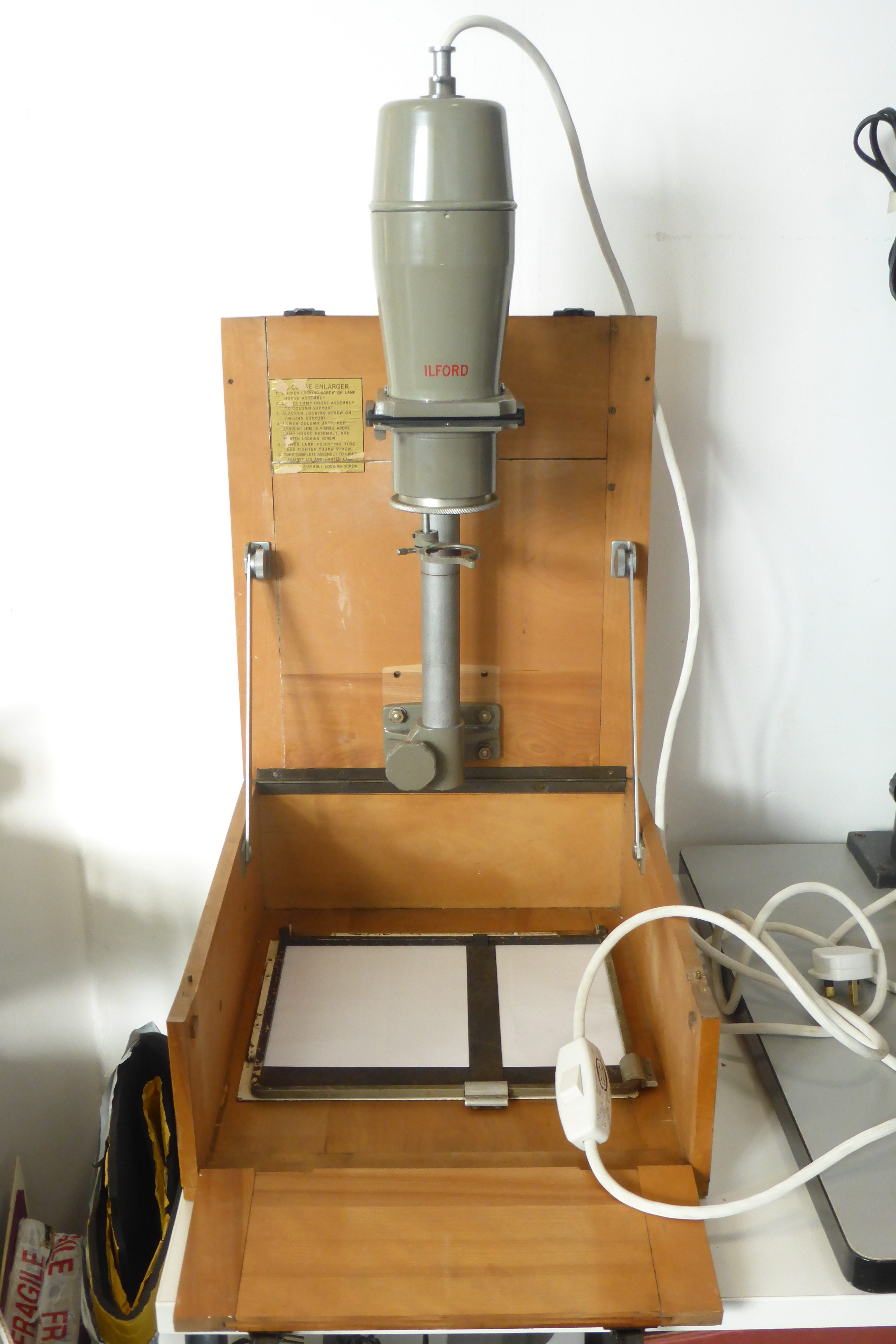 Restored ILFORD Portable 35mm Enlarger (MPP) Ross 50mm lens & Frame - Image 2